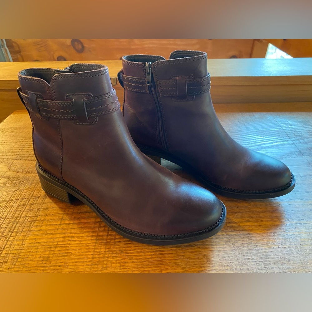 Clarks New with Tags Maye Ease Dark Brown Leather Ankle Boot size 9